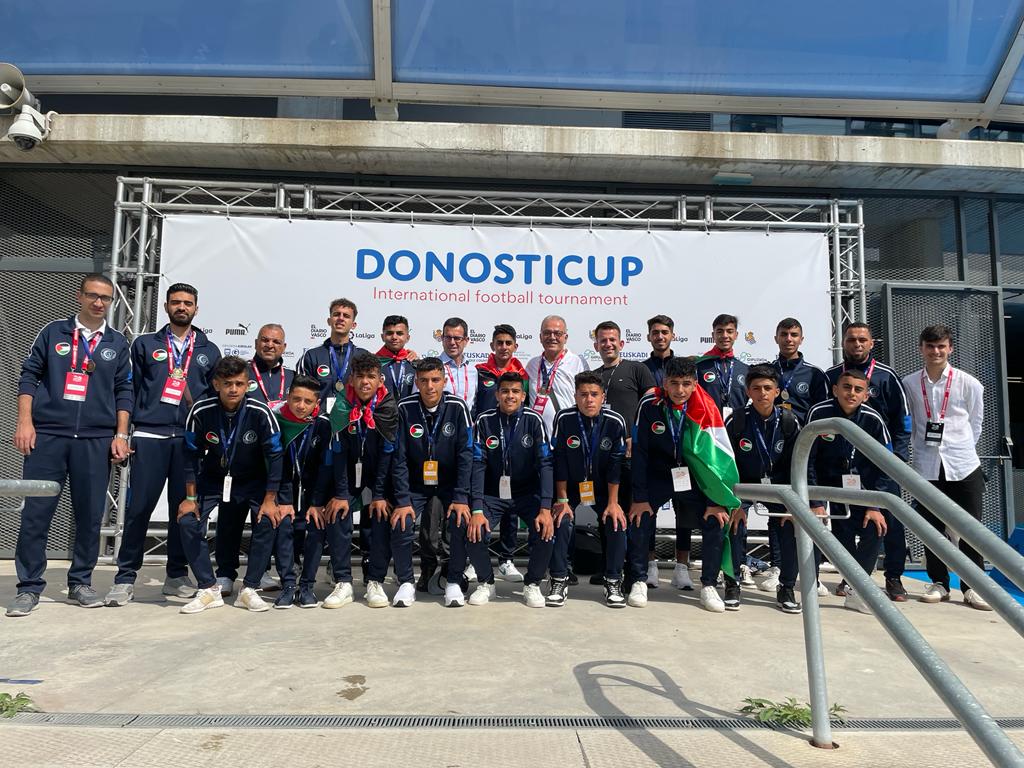 صورة جماعية لفريق الهلال المشارك بالبطولة